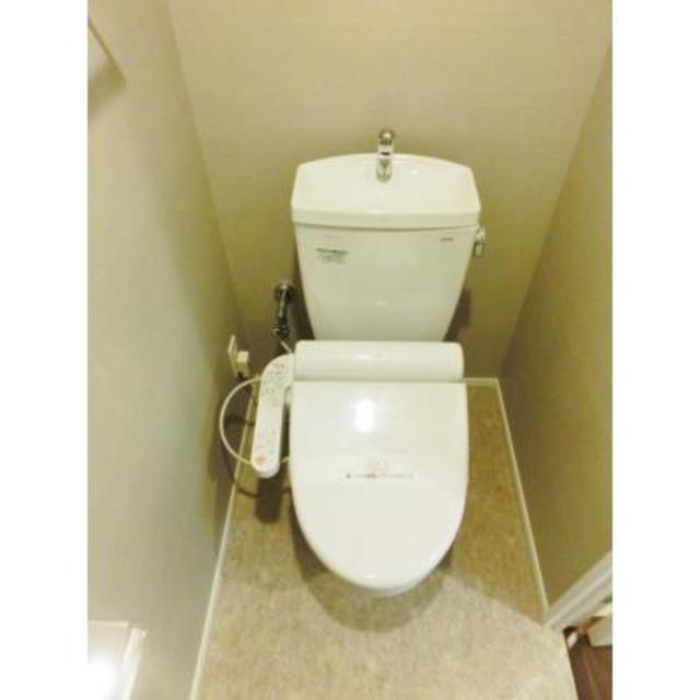 トイレ　※写真は同タイプ住戸です。