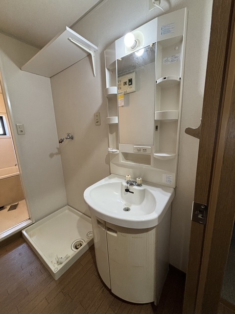 洗面設備　別部屋参考写真です