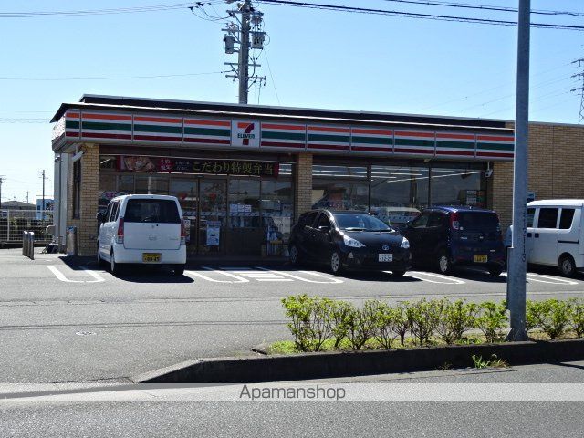 コンビニ　セブンイレブン（コンビニ）まで781m