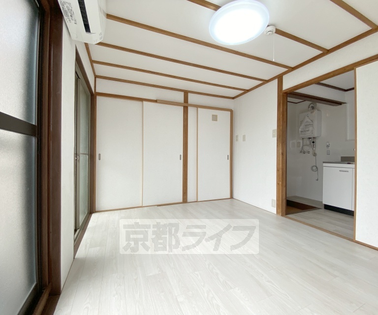 居室・リビング　上賀茂神社の京都産業大学無料シャトルバス乗り場まで徒歩...