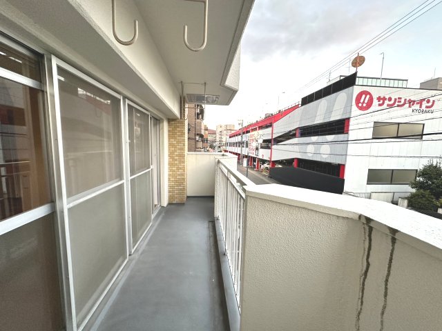 バルコニー　広々としたバルコニーです