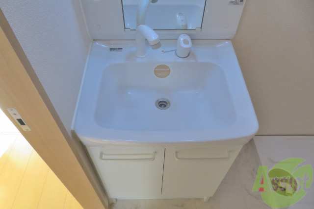 洗面設備　独立の洗面所なので気持ちいい朝のスタートができますね