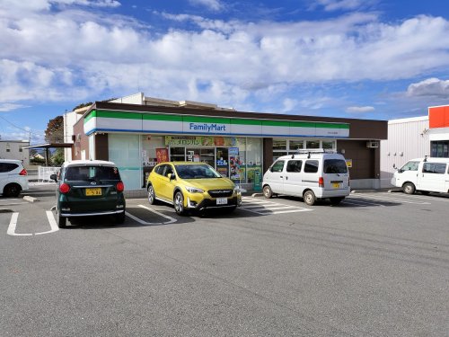 コンビニ　ファミリーマート 所沢小手指南店（コンビニ）まで215m
