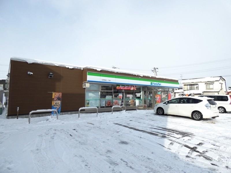 コンビニ　ファミリーマート弘前西城北一丁目店（コンビニ）まで655m