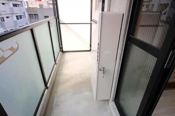 バルコニー　※写真は同じマンションの違う部屋のものになります。