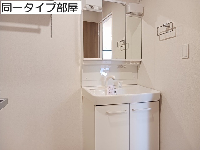 富山地鉄本線 東新庄駅 徒歩13分 2階建 新築の内装写真