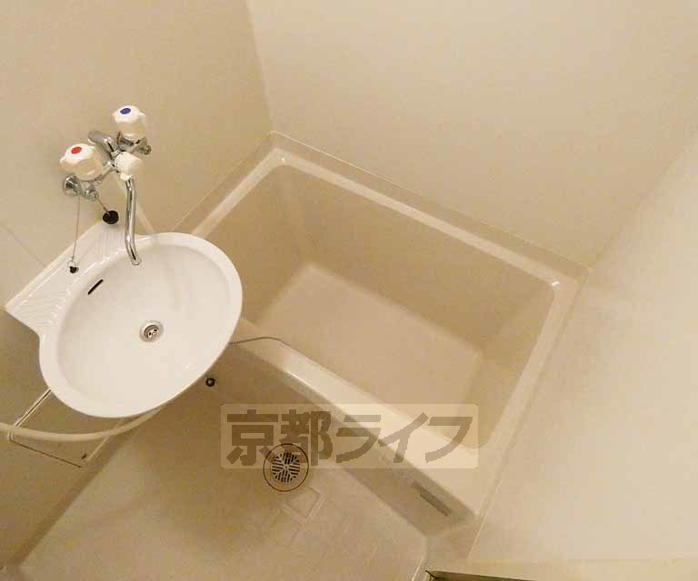 京阪本線 鳥羽街道駅 徒歩6分 2階建 築20年の風呂写真