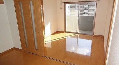 ＪＲ鹿児島本線 箱崎駅 徒歩2分 11階建 築18年の居間写真
