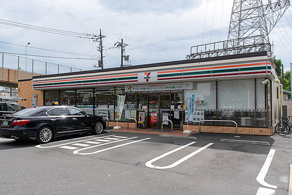 コンビニ　セブンイレブン板橋高島平9丁目店（コンビニ）まで182m