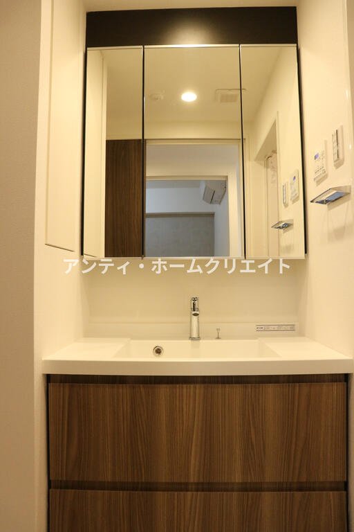 洗面設備　同タイプ9階の室内写真となります