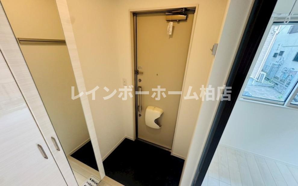 玄関　シューズボックスがあります