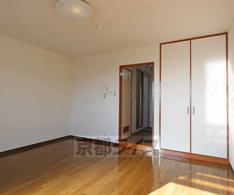 ロイヤルティみのの居間写真