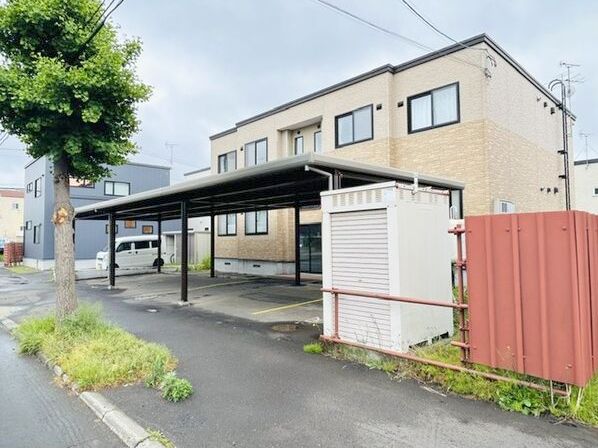 建物外観　閑静な住宅地に建つお部屋です♪