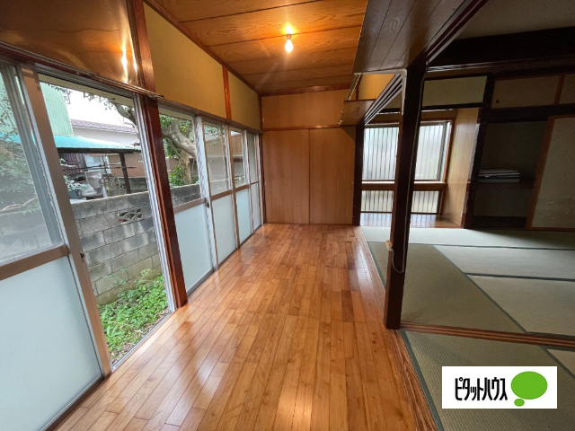 浜宿戸建の居間写真