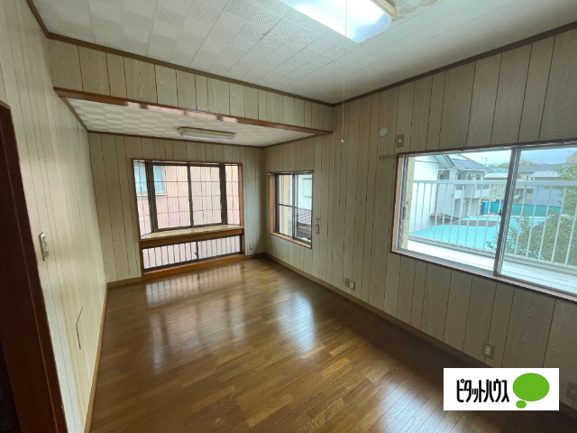 浜宿戸建の居間写真