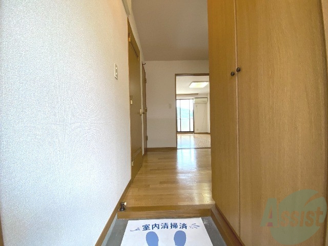 玄関　玄関の外から部屋の中を撮影してみましたー。