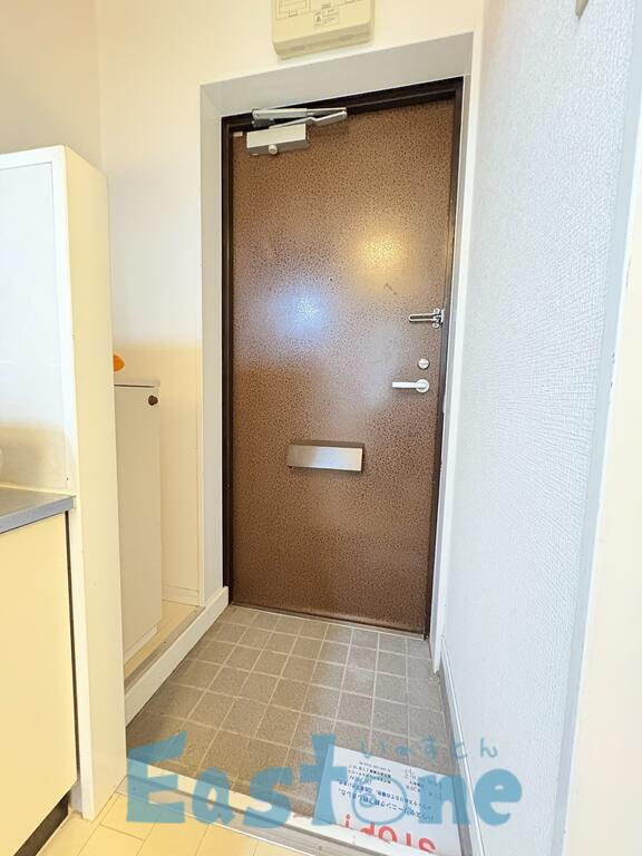 玄関　シューズボックスの上には小物も置けます