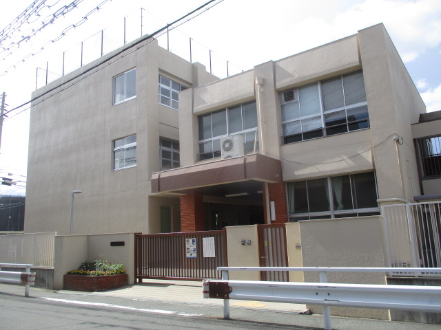 小学校　大阪市立岸里小学校（小学校）まで429m