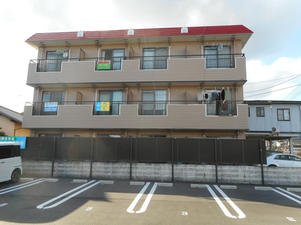 総社市門田のマンションの建物外観