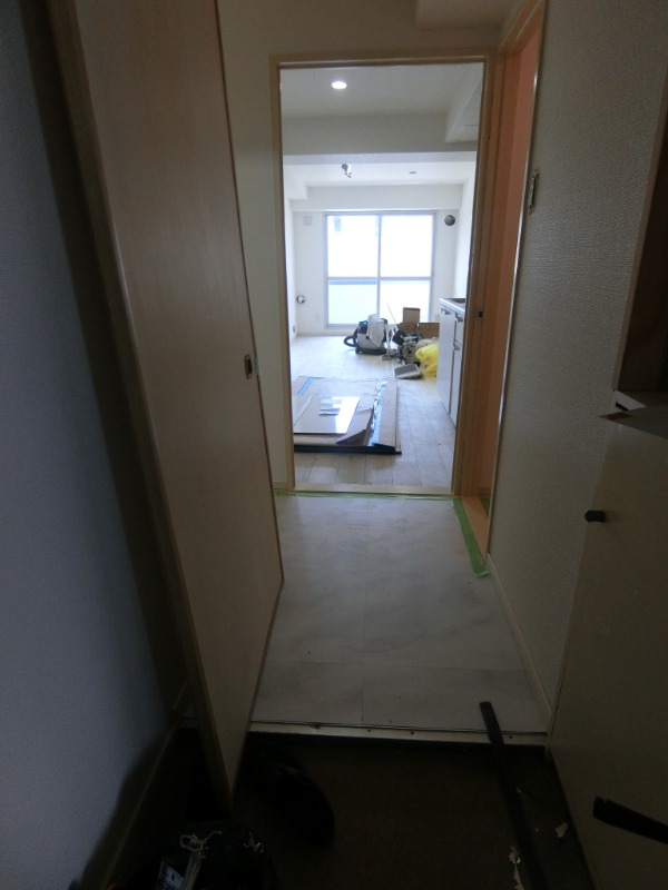 玄関　内装中