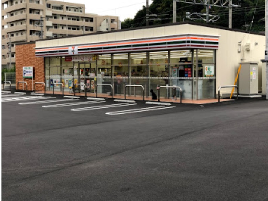 コンビニ　セブンイレブン大分岩田町店（コンビニ）まで517m
