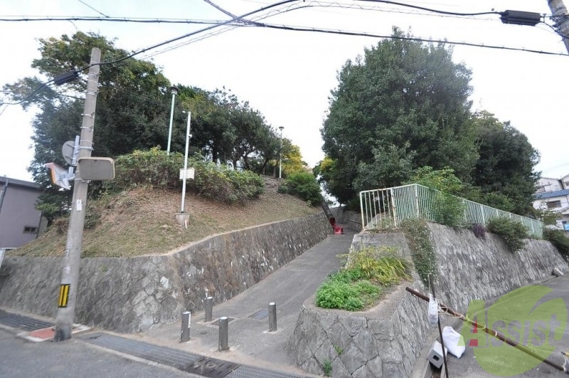 【神戸市垂水区城が山のマンションの公園】