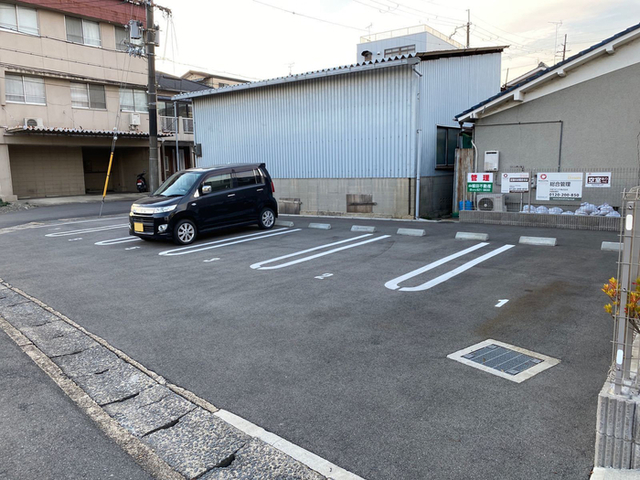 【ウノアルボルの駐車場】