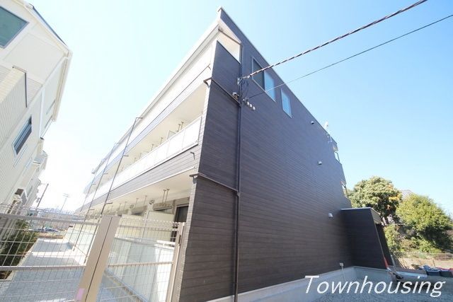 横浜市青葉区市ケ尾町のマンションの建物外観