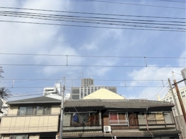 【京都市中京区壬生賀陽御所町のマンションのエントランス】