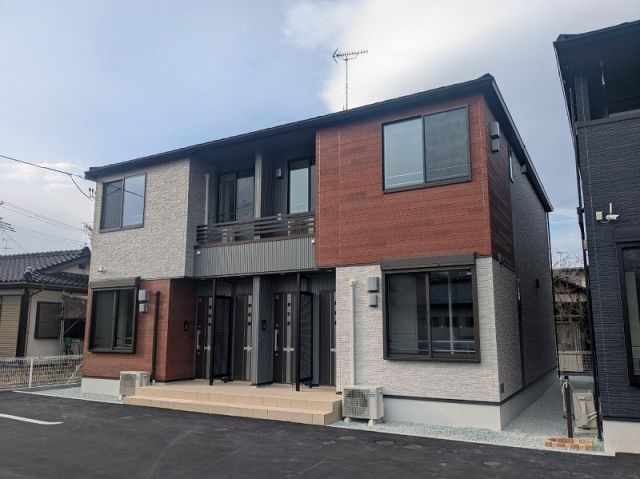 【白石市西益岡町のアパートの建物外観】