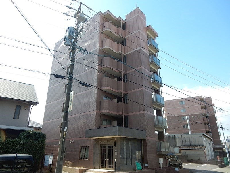 半田市雁宿町のマンションの建物外観