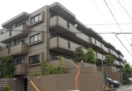 名古屋市千種区富士見台のマンションの建物外観