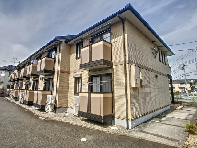 【守山市岡町のアパートの建物外観】