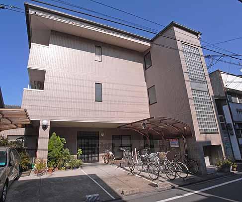 京都市伏見区海老屋町のマンションの建物外観