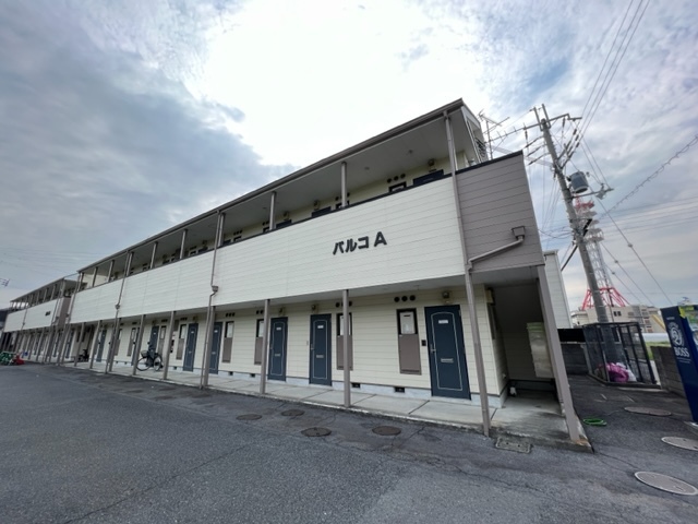 岸和田市流木町のアパートの建物外観