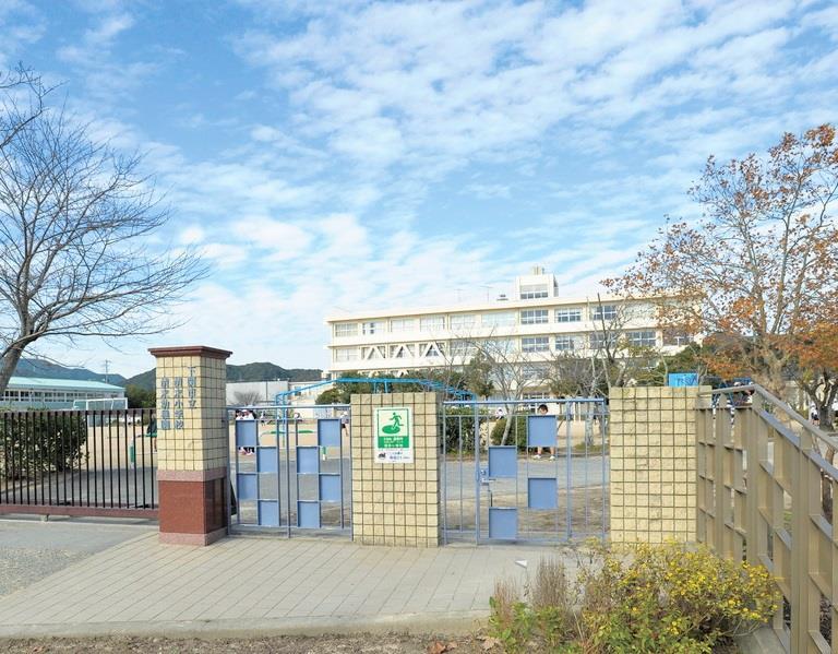 【下関市清末西町のアパートの小学校】