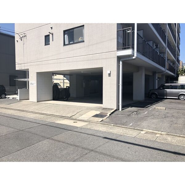 【CASA NOAH名古屋Iの駐車場】