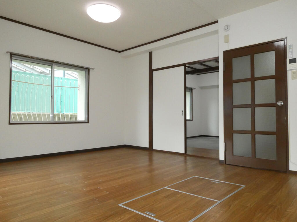 サンハイツ本山の居間写真