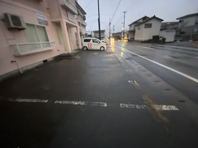 【ホワイトメロンの駐車場】