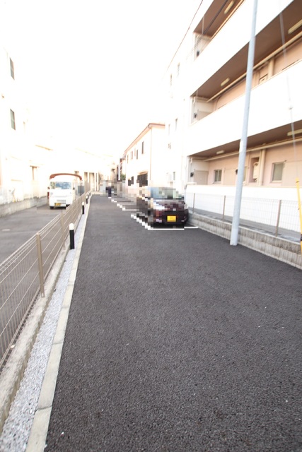 【カーサ・市場上町の駐車場】