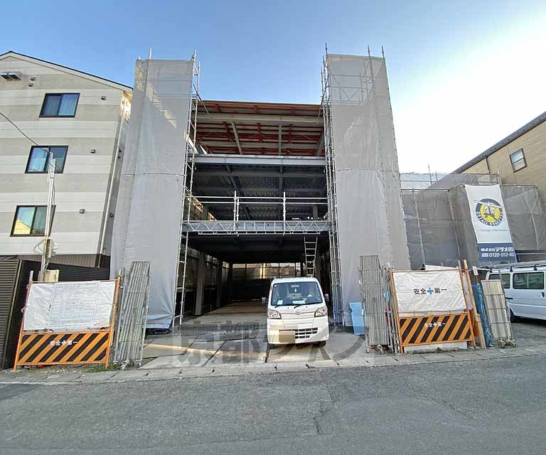 京都市北区上賀茂石計町のマンションの建物外観