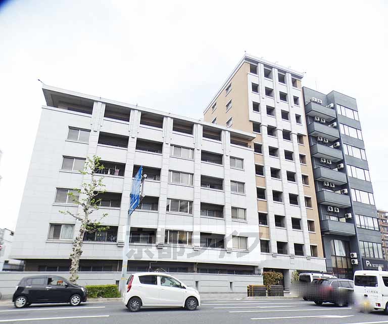 【京都市右京区西院南高田町のマンションの建物外観】