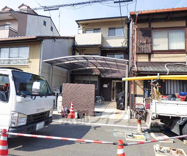 京都市上京区下石橋町のマンションの建物外観