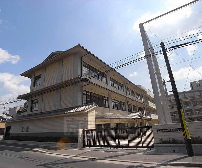 【京都市上京区下石橋町のマンションの小学校】