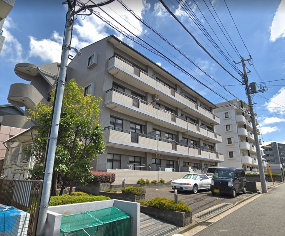 横浜市都筑区北山田のマンションの建物外観