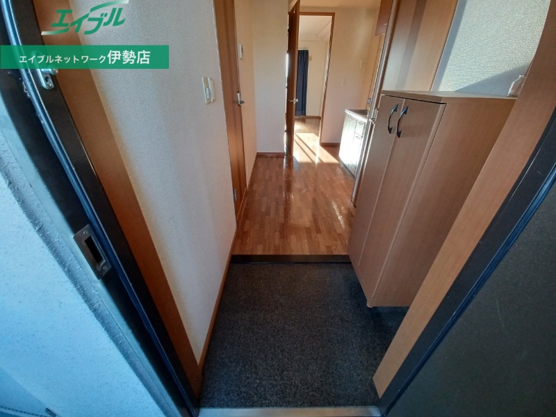 玄関　同物件別部屋写真
