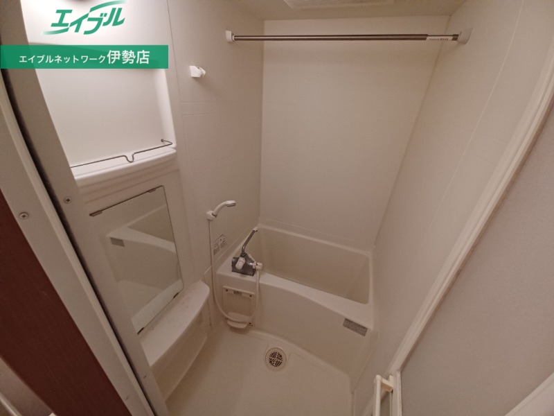 バス・シャワールーム　同物件別部屋写真