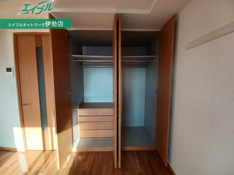 収納　同物件別部屋写真