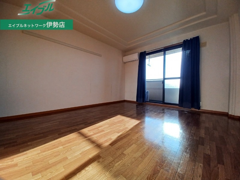 居室・リビング　同物件別部屋写真