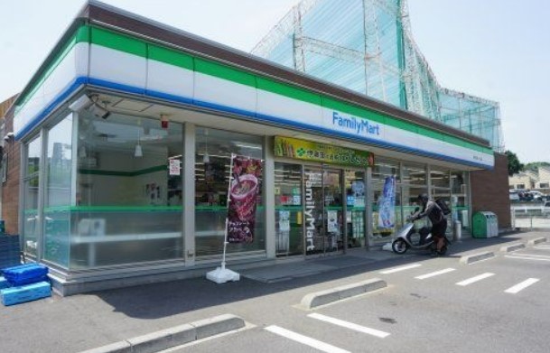コンビニ　ファミリーマート 横浜片倉一丁目店（コンビニ）まで507m